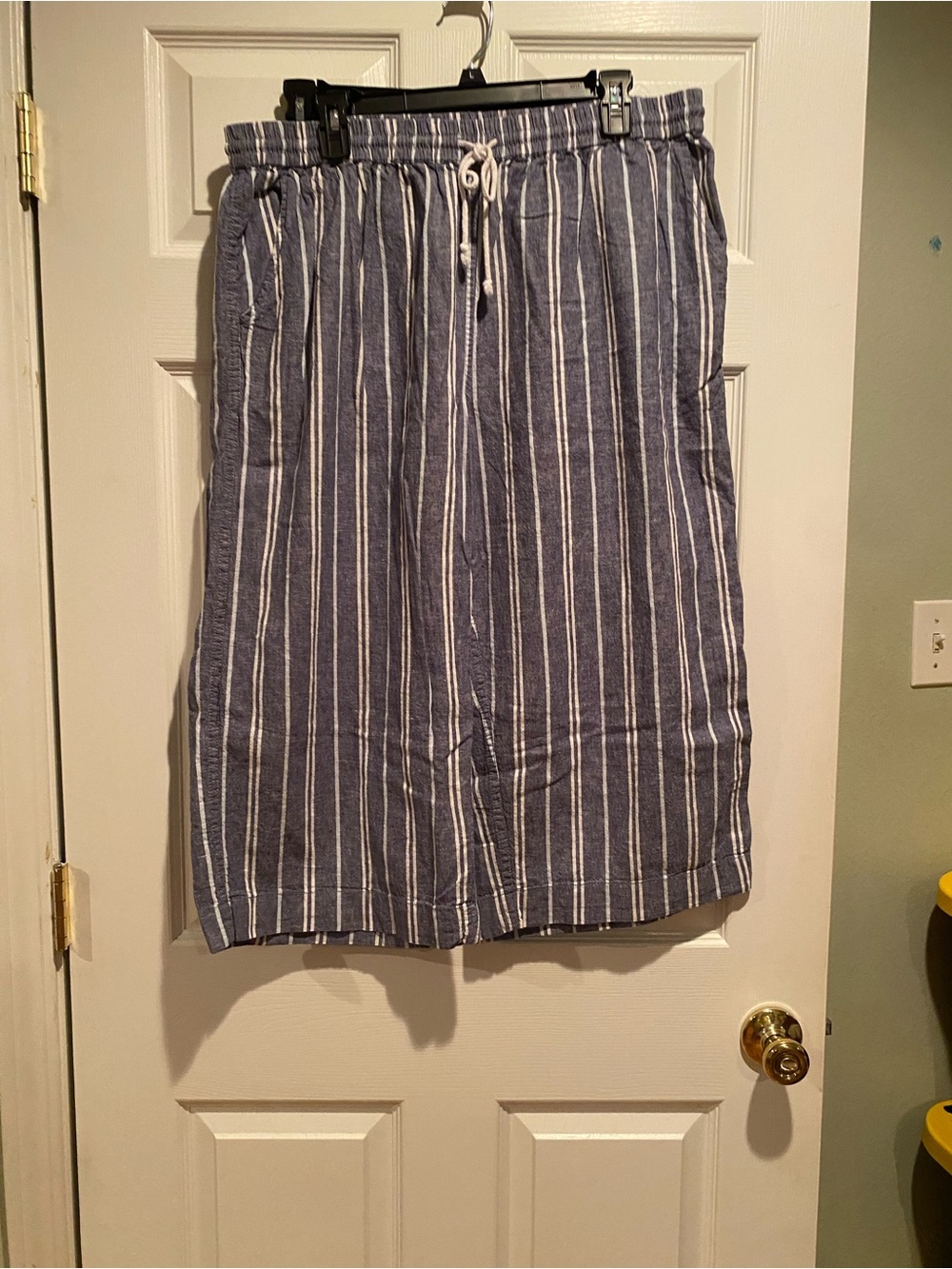 Women's Navy Blue Linen Capris